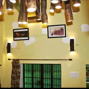  Hostel Monalisa India