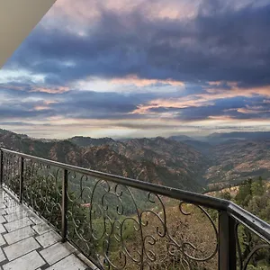 ** Hotel Deepwoods India