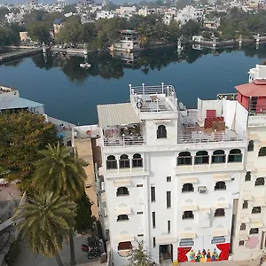Multiple Stories, Hostel